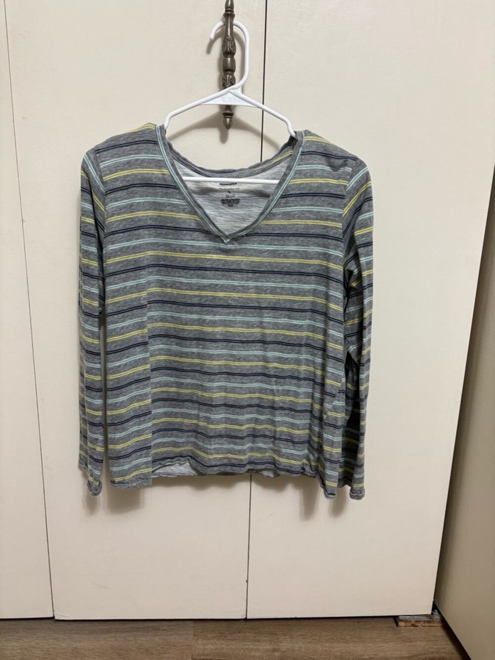 Sonoma Gray Yellow Striped V Neck Long Sleeve Tee Woman Large